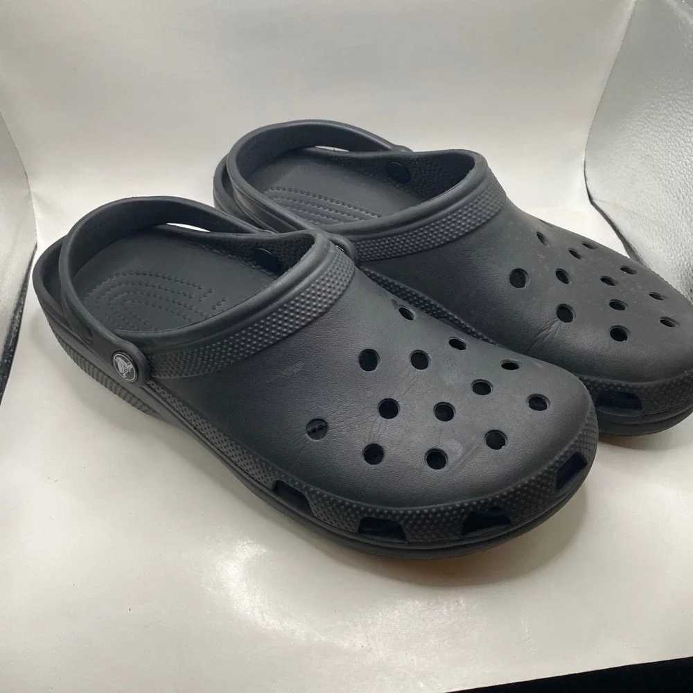 Crocs Classic Clog Mens Size 11 Black Lightweight Water Friendly Comfort Shoes